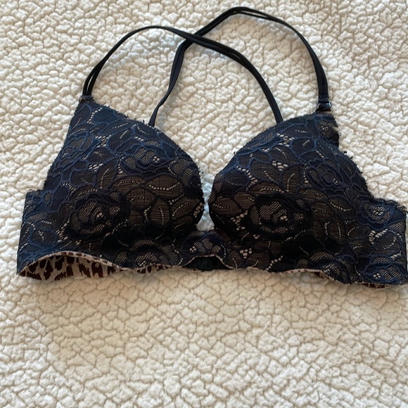 Victoria’s Secret Bras Size 36B - Picture 4 of 9